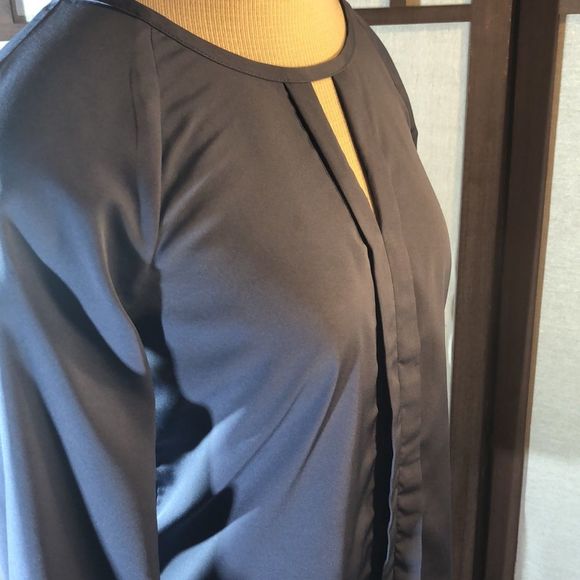 Banana Republic XS petite blouse moody greyish blue triangular peephole neckline - Picture 15 of 16